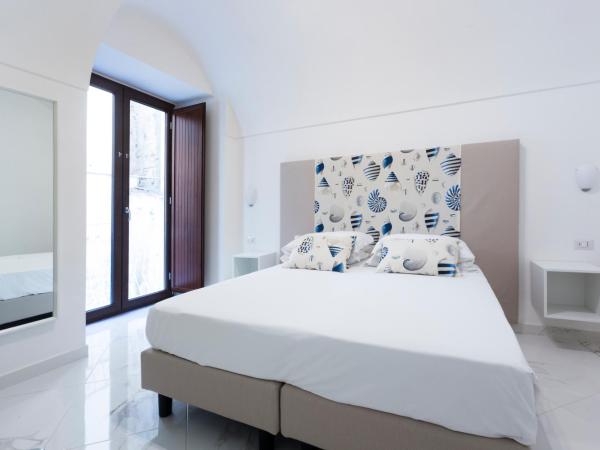 Holiday Sorrento Center : photo 4 de la chambre chambre double ou lits jumeaux deluxe avec balcon