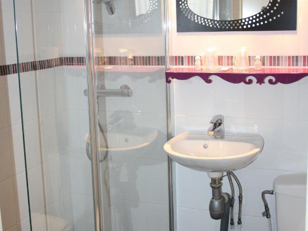 Hôtel République : photo 6 de la chambre chambre double