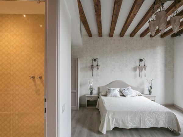 Guest House Ca' dell'Angelo : photo 1 de la chambre chambre triple avec salle de bains privative - vue sur ville