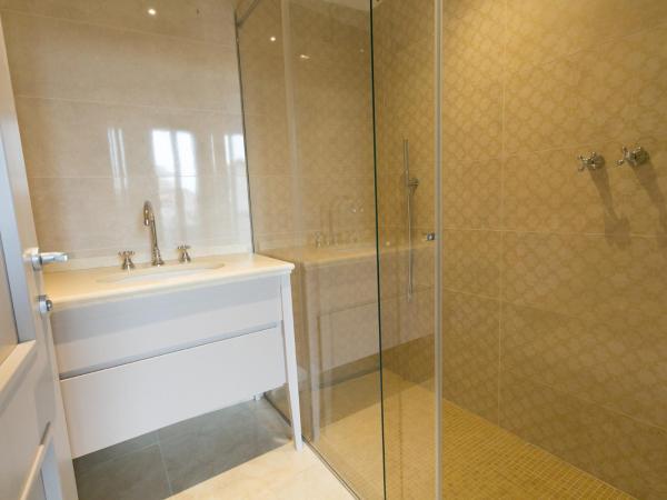 Guest House Ca' dell'Angelo : photo 5 de la chambre chambre triple avec salle de bains privative - vue sur ville