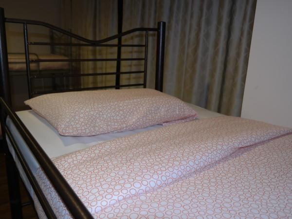 Resort Hostel In City : photo 5 de la chambre bed in female dorm room