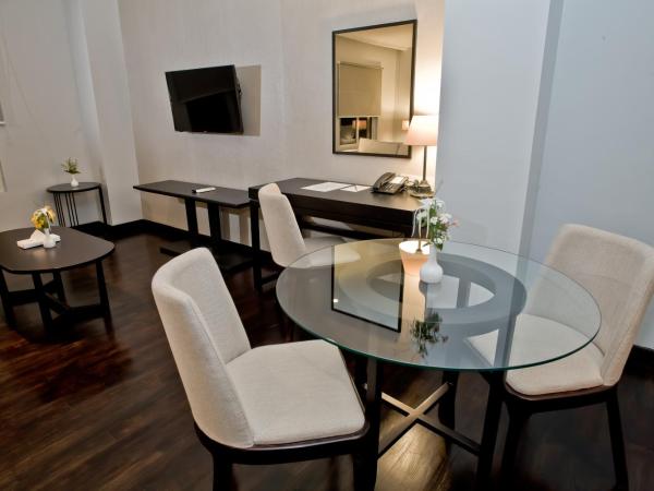 Samala Hotel Jakarta Cengkareng : photo 2 de la chambre suite exécutive