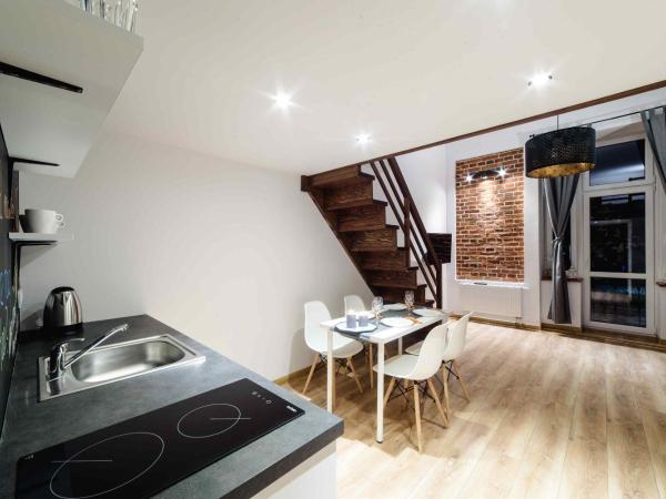 2 Nights Apartments - great location, right next to Main Rail and Bus Station, 10 min to Main Square by foot : photo 6 de la chambre appartement avec balcon
