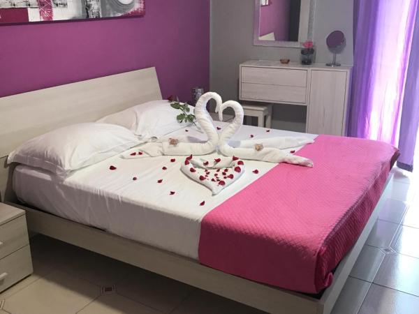 B&B A Due Passi Dal Mare : photo 1 de la chambre chambre double avec salle de bains privative extérieure