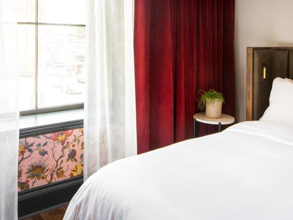 The Broadview Hotel : photo 1 de la chambre chambre lit king-size