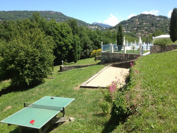 B&B with charm, quiet, kitchen, sw pool. : photo 1 de la chambre chambre familiale avec terrasse 