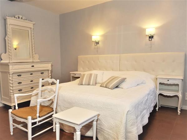 B&B with charm, quiet, kitchen, sw pool. : photo 8 de la chambre chambre double ou lits jumeaux avec terrasse