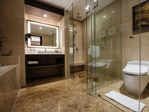 GRAMM HOTEL by Ambarrukmo - Formerly Grand Ambarrukmo Yogyakarta : photo 3 de la chambre suite - vue sur ville