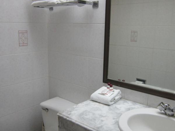 Hotel Baluarte : photo 1 de la chambre chambre standard avec un lit double