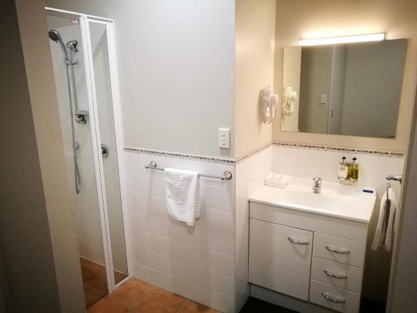 Airport Birches Motel : photo 8 de la chambre appartement 2 chambres avec 2 salles de bains