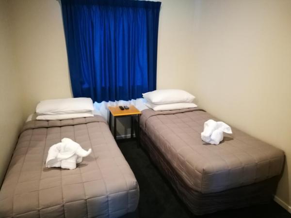 Airport Birches Motel : photo 5 de la chambre appartement 2 chambres avec 2 salles de bains