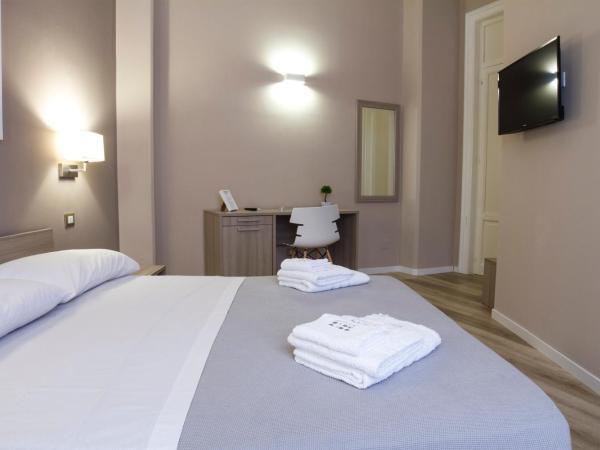 Bagnasco 18 suite&terrace : photo 3 de la chambre chambre double avec salle de bains privative