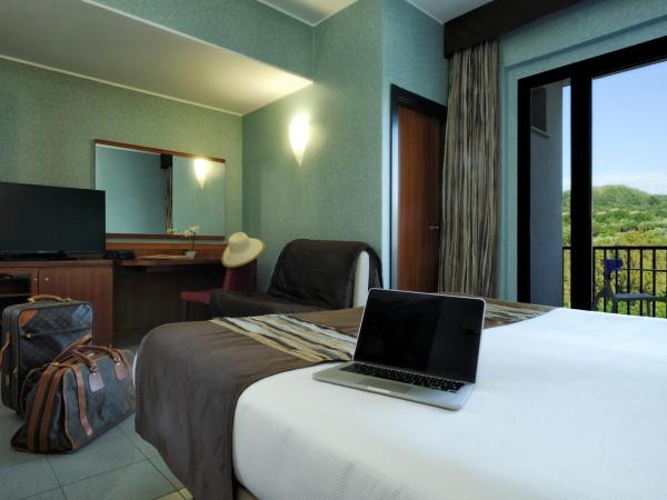 Mare Hotel : photo 2 de la chambre chambre triple - vue sur ville