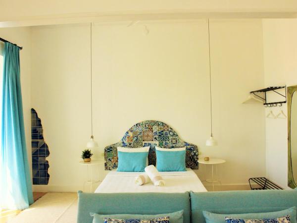 Alojamentos Vista Mar-Luisa Todi : photo 2 de la chambre chambre familiale avec salle de bains privative séparée