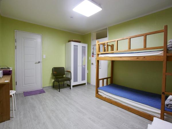 Hans House : photo 6 de la chambre chambre familiale avec salle de bains