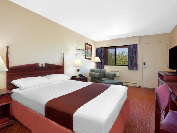 Howard Johnson by Wyndham Red Deer : photo 9 de la chambre chambre lit queen-size deluxe - non-fumeurs
