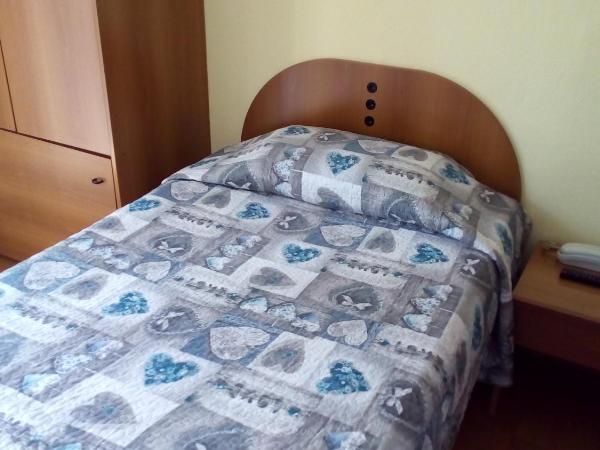 Hotel Tirreno : photo 1 de la chambre chambre simple standard avec salle de bains commune