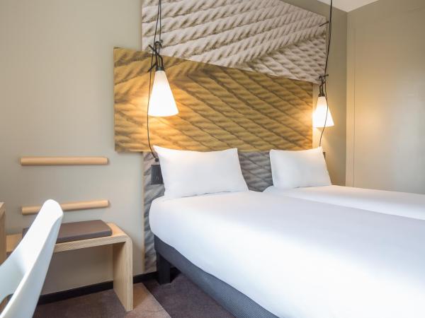 ibis Genève Aéroport : photo 10 de la chambre chambre lits jumeaux standard