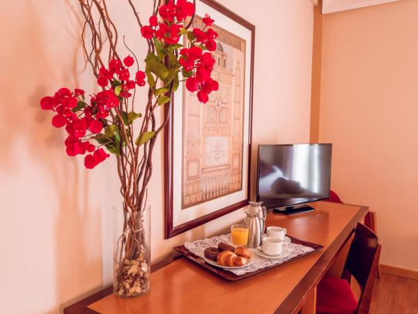 Hotel Bardo Recoletos Coco : photo 2 de la chambre chambre triple