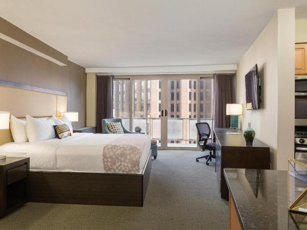 The Windsor Suites Philadelphia : photo 1 de la chambre suite lit king-size deluxe avec balcon