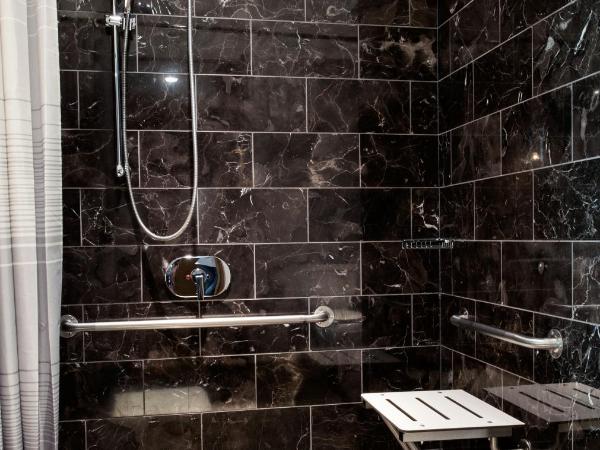 Loden Vancouver : photo 4 de la chambre chambre lit king-size - accessible aux personnes à mobilité réduite