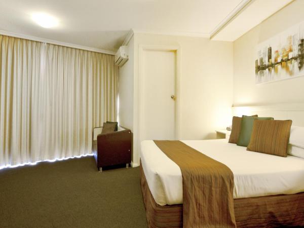 Atlantic Tower Motor Inn : photo 10 de la chambre chambre lit queen-size avec balcon