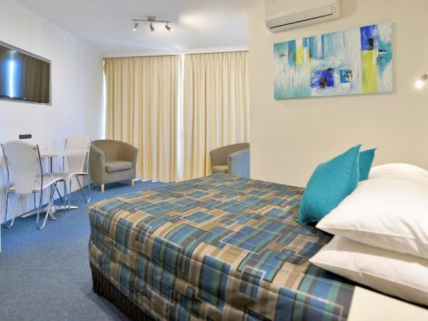 Atlantic Tower Motor Inn : photo 6 de la chambre chambre lit queen-size avec balcon