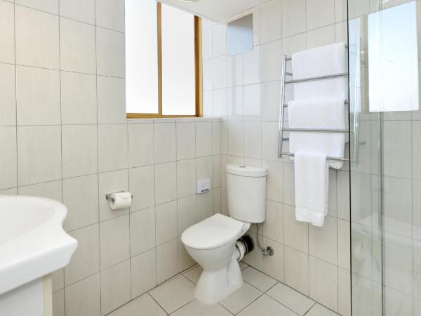 Atlantic Tower Motor Inn : photo 7 de la chambre chambre lit queen-size avec balcon