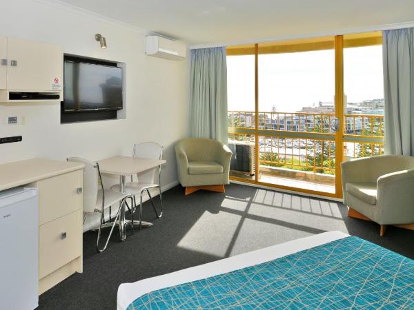 Atlantic Tower Motor Inn : photo 5 de la chambre chambre premium lit queen-size avec baignoire spa