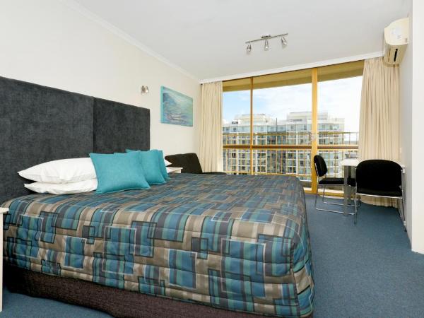 Atlantic Tower Motor Inn : photo 3 de la chambre chambre lit queen-size avec balcon - accessible aux personnes à mobilité réduite