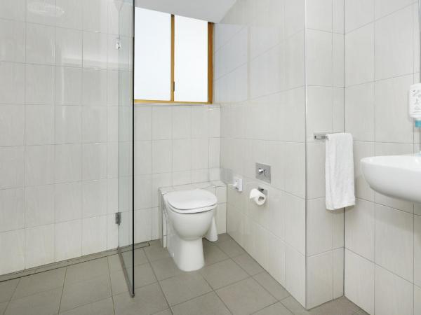 Atlantic Tower Motor Inn : photo 2 de la chambre chambre lit queen-size avec balcon - accessible aux personnes à mobilité réduite