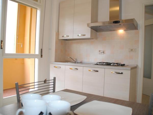 Aurora Guest House- Dimore Bolognesi : photo 5 de la chambre appartement avec balcon