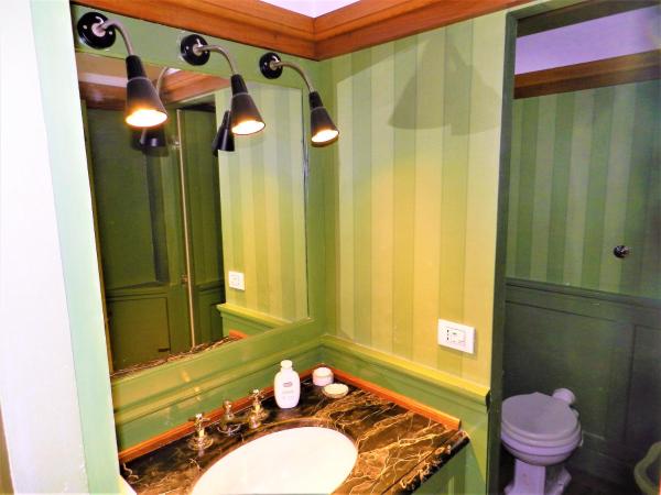 Bigo Guest House : photo 8 de la chambre chambre double avec salle de bains privative extérieure