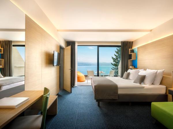 Hotel Ičići - Liburnia : photo 4 de la chambre chambre familiale supérieure avec balcon - vue sur mer