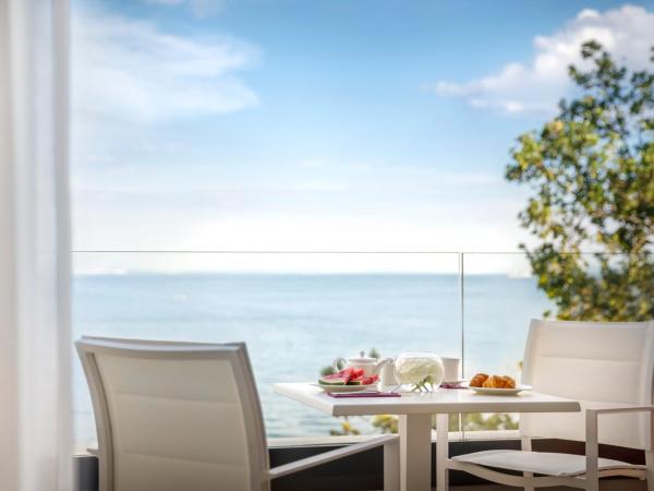 Hotel Ičići - Liburnia : photo 2 de la chambre chambre double ou lits jumeaux supérieure avec balcon - vue sur mer