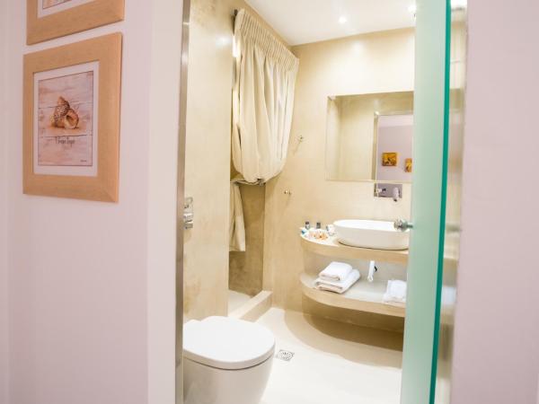 Kratiras View Luxury Suites : photo 6 de la chambre suite supérieure avec bain à remous - vue sur caldera