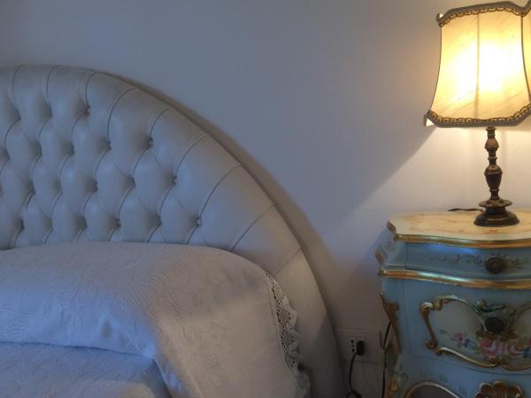 B&B Pergolesi : photo 9 de la chambre chambre double ou lits jumeaux - vue sur montagnes