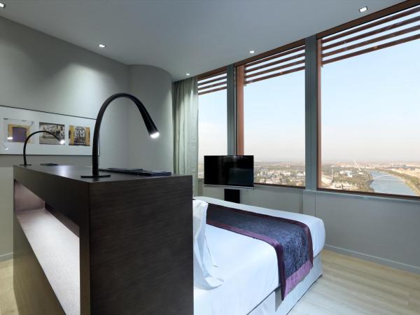 Eurostars Torre Sevilla : photo 1 de la chambre suite junior - vue sur ville 