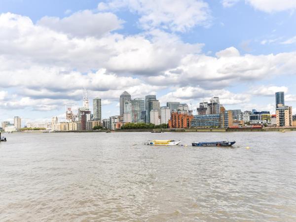 City View House : photo 9 de la chambre chambre familiale avec salle de bains privative