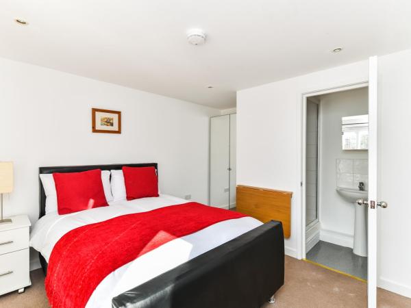 City View House : photo 1 de la chambre chambre double avec salle de bains privative