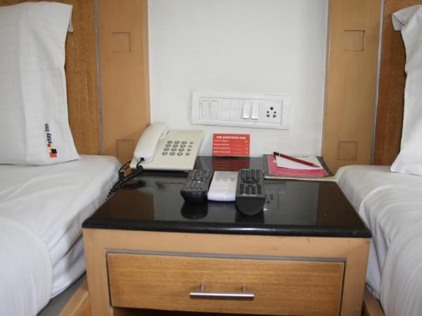 Hotel Stay Inn : photo 2 de la chambre fortune double or twin room