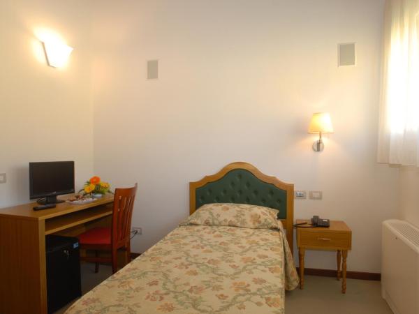 Villa Aretusi : photo 1 de la chambre chambre simple