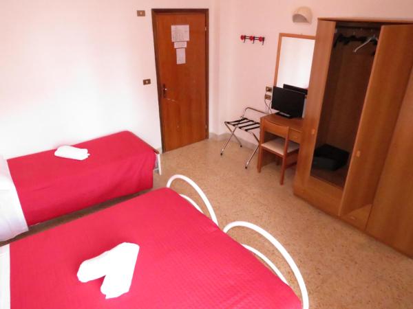 Hotel Gemini : photo 2 de la chambre chambre triple classique