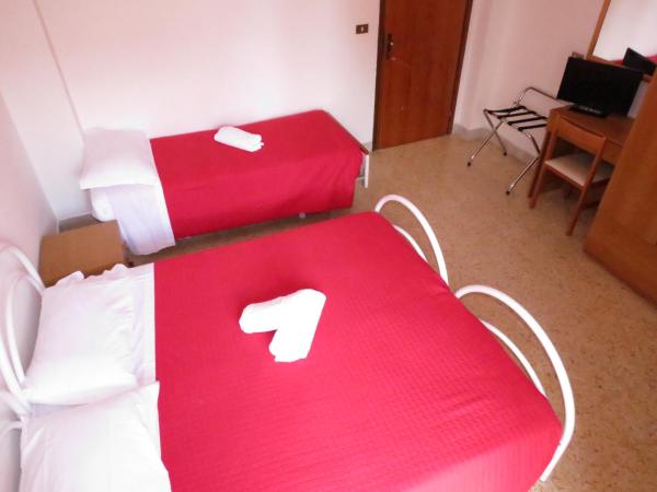Hotel Gemini : photo 4 de la chambre chambre triple classique