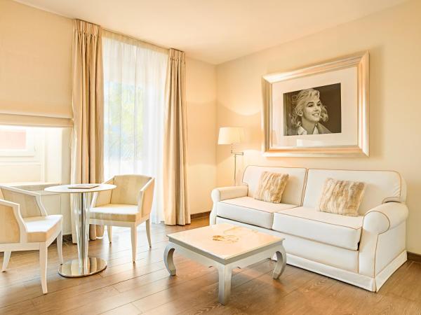Hotel Renoir : photo 2 de la chambre suite - vue sur ville