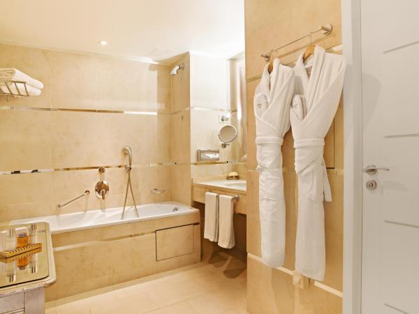 Hotel Renoir : photo 2 de la chambre suite