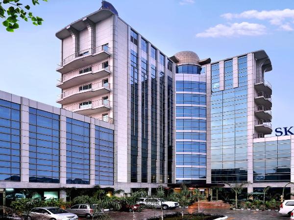 SkyCity Hotel Gurgaon : photo 4 de la chambre executive room with jacuzzi tub with 15 min head or foot massage ,2hrs conference meeting room , free night club !(subject to availability)