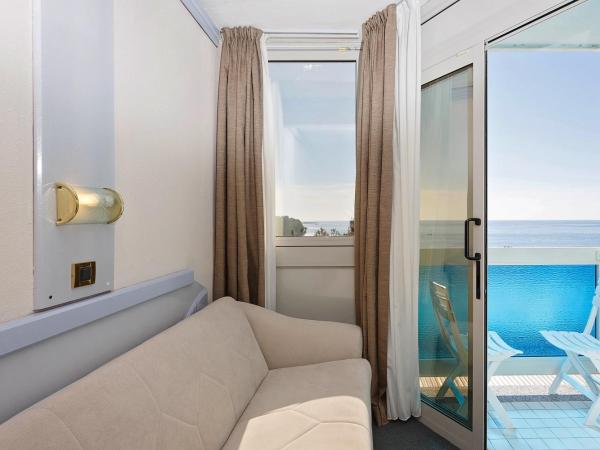 Hotel Plavi Plava Laguna : photo 3 de la chambre chambre classique avec canapé-lit et balcon - vue sur mer