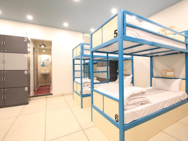 Blue Beds Hostel : photo 3 de la chambre bed in a/c mixed dorm with balcony & ensuite 2 bathrooms