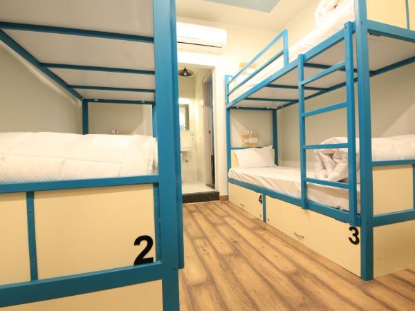 Blue Beds Hostel : photo 1 de la chambre bed in 4 bed a/c mixed dormitory room with balcony